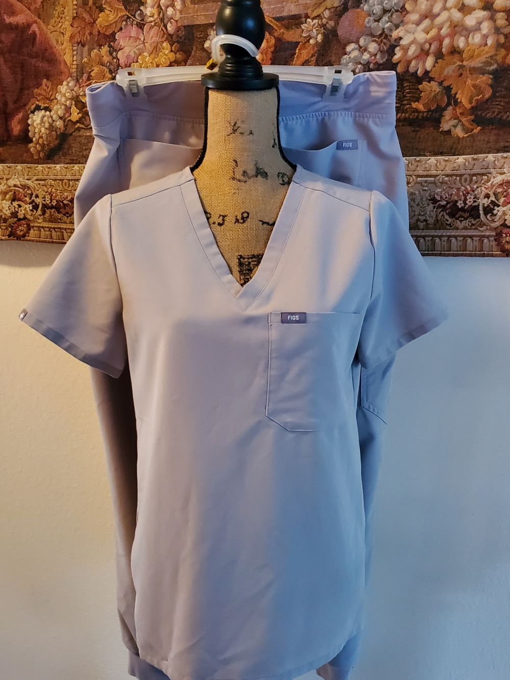 FIGS Women's V-Neck Scrub Top in Light Lavender